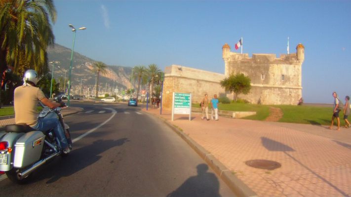 http://www.bratki.com/photos/Lazurka/vlcsnap-2012-09-20-17h34m04s205.jpg
